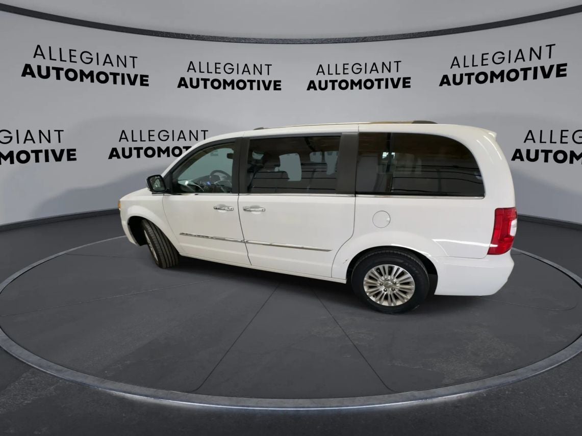 2014 Chrysler Town & Country Limited Minivan 4D