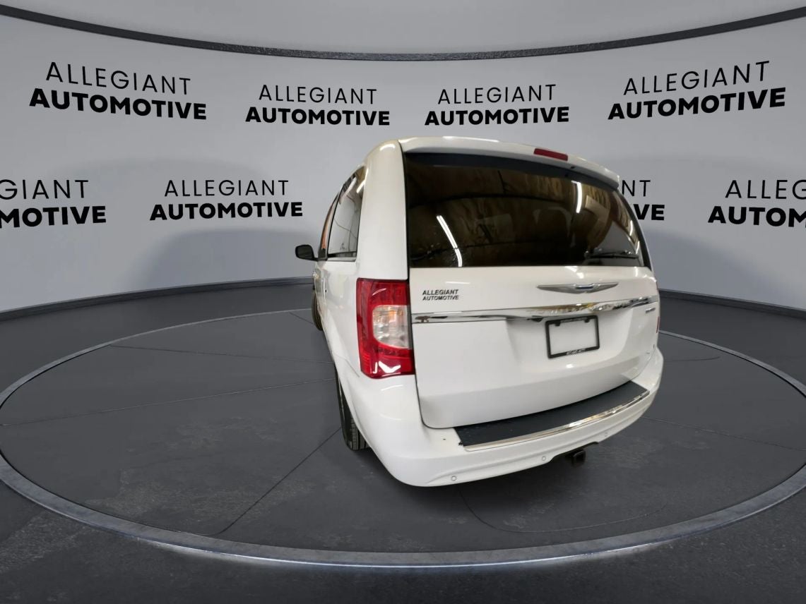 2014 Chrysler Town & Country Limited Minivan 4D