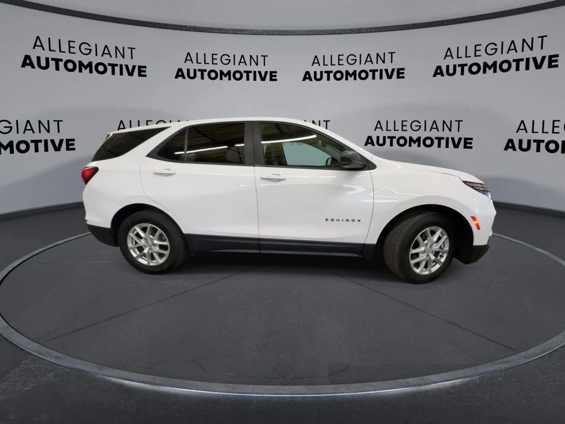 2022 Chevrolet Equinox LS Sport Utility 4D