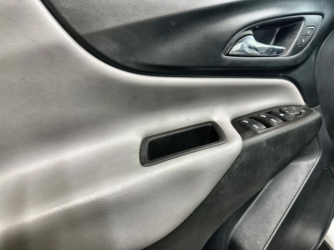 2022 Chevrolet Equinox LS Sport Utility 4D