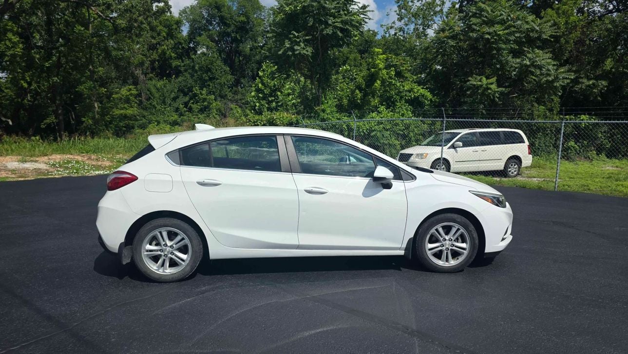 2017 Chevrolet Cruze LT Hatchback 4D