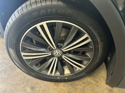 2018 Volkswagen Tiguan 2.0T SEL Sport Utility 4D