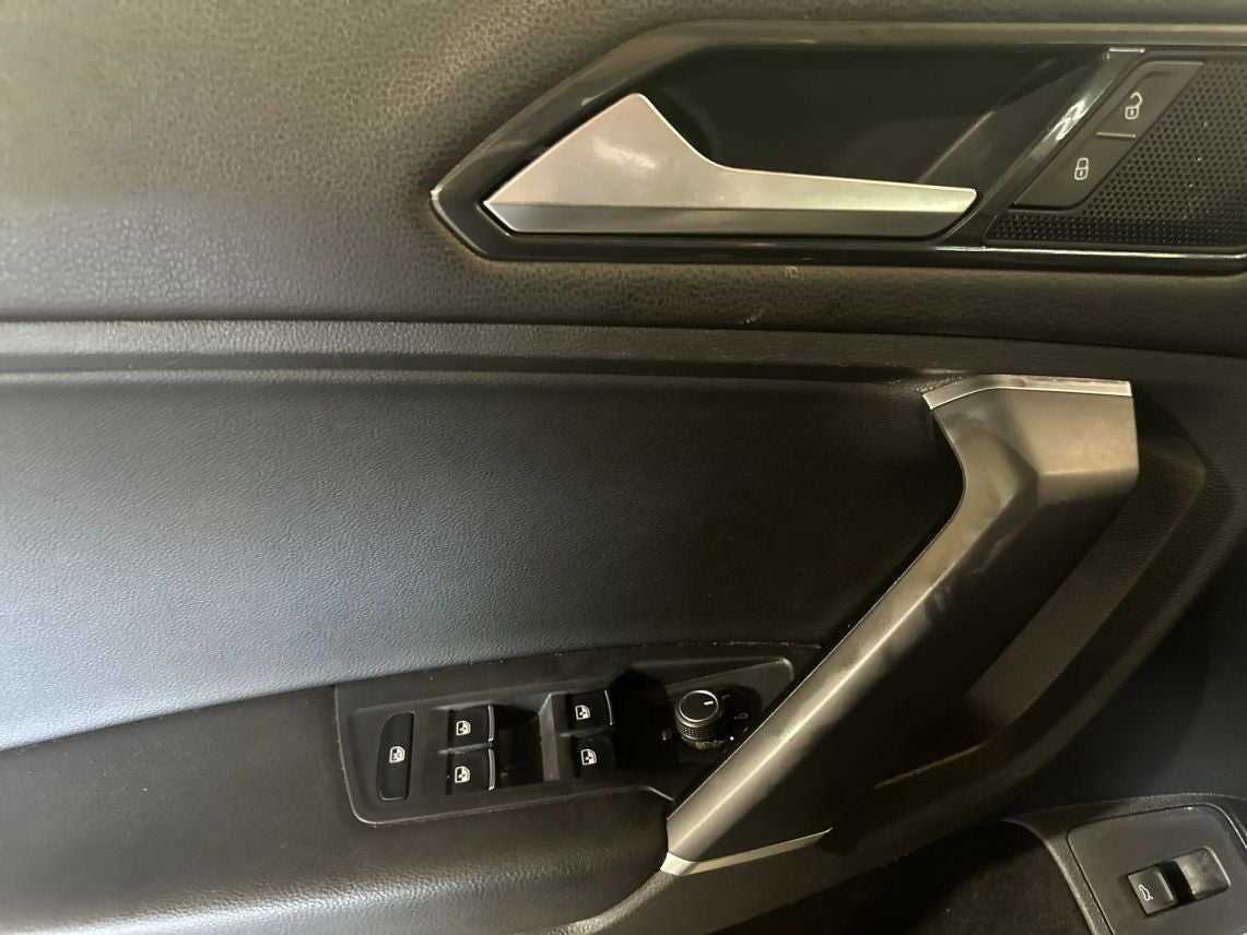 2018 Volkswagen Tiguan 2.0T SEL Sport Utility 4D