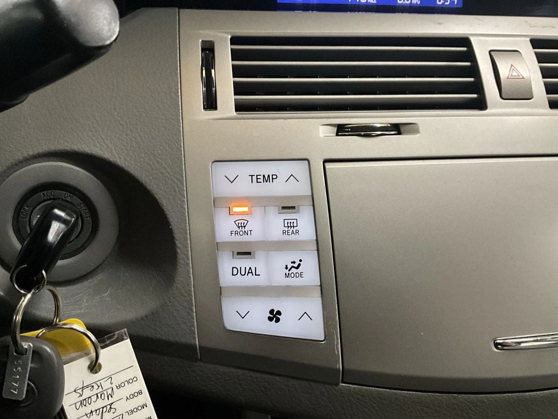 2009 Toyota Avalon XL Sedan 4D