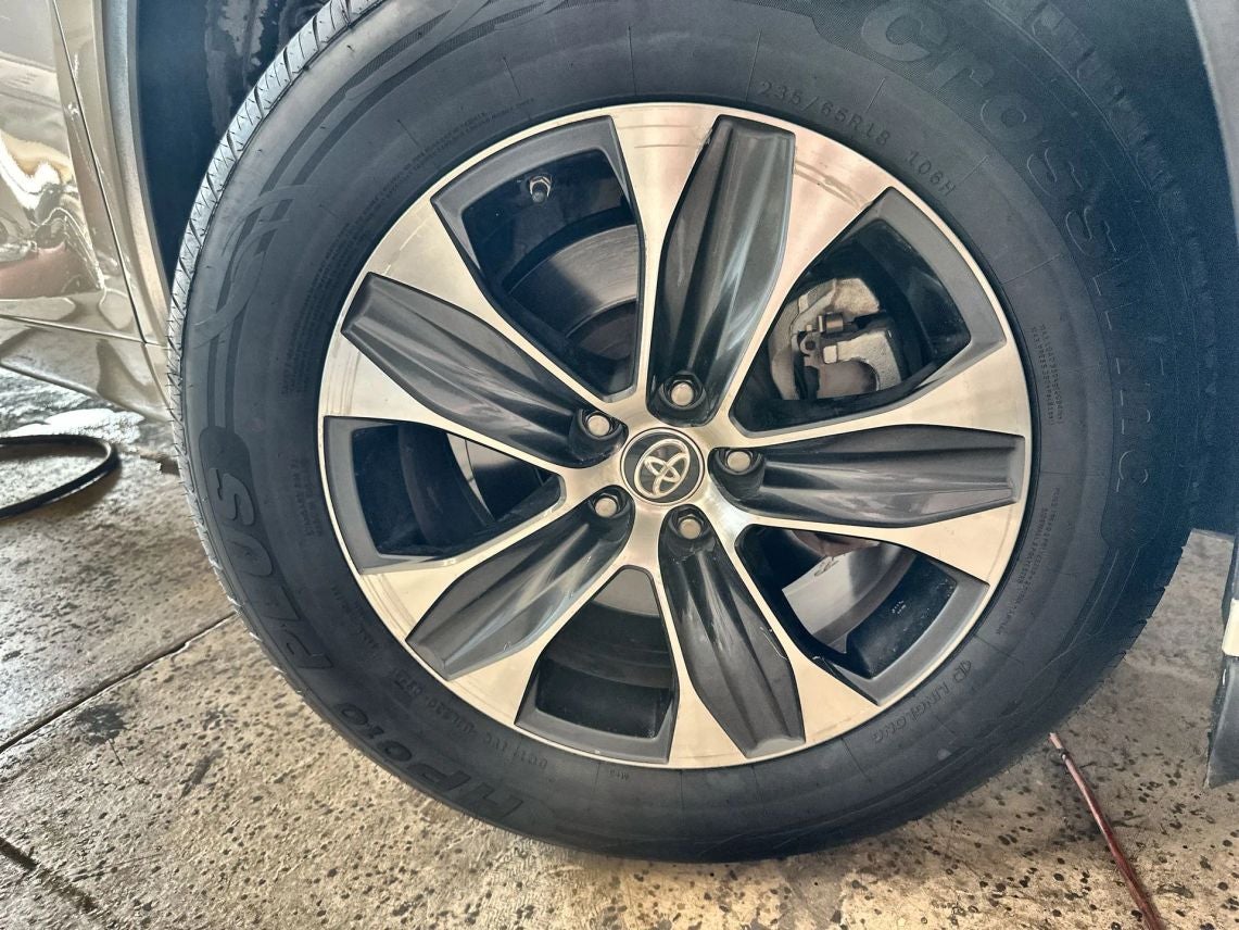 2020 Toyota Highlander XLE Sport Utility 4D