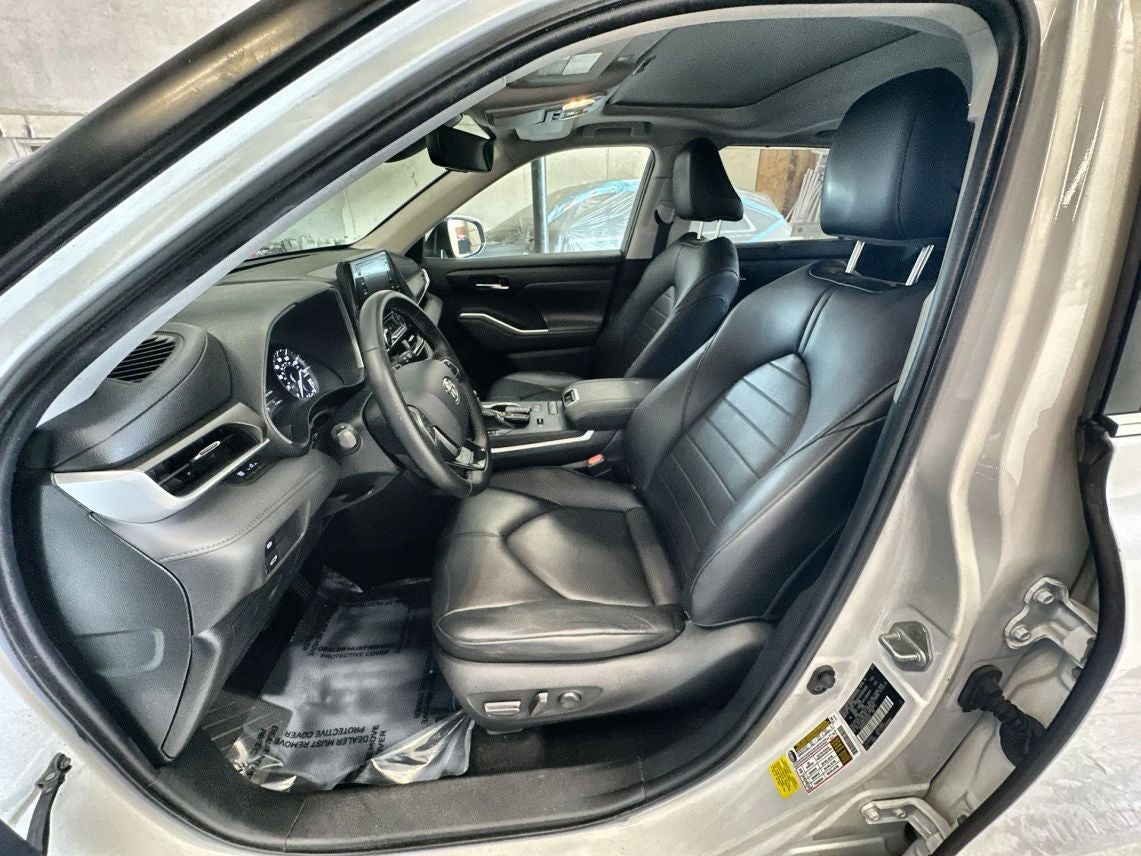 2020 Toyota Highlander XLE Sport Utility 4D