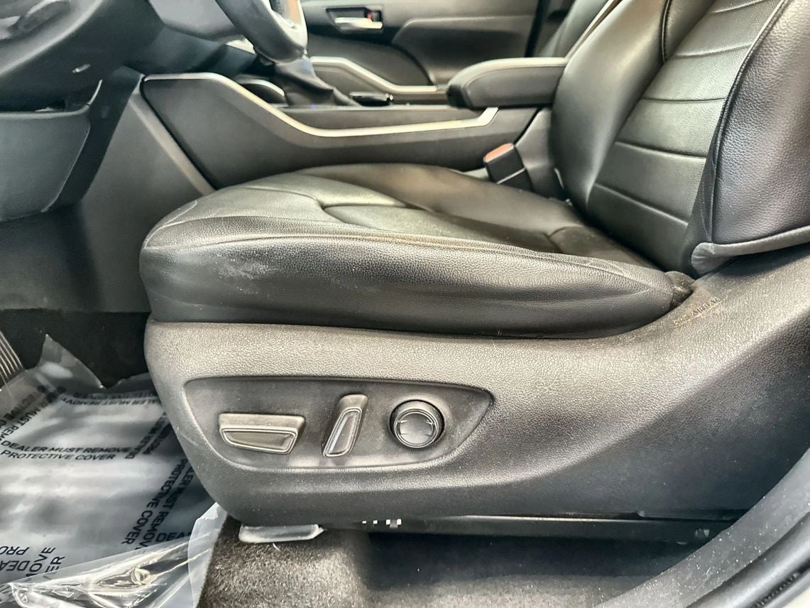 2020 Toyota Highlander XLE Sport Utility 4D