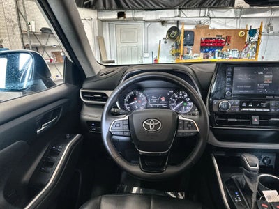 2020 Toyota Highlander XLE Sport Utility 4D