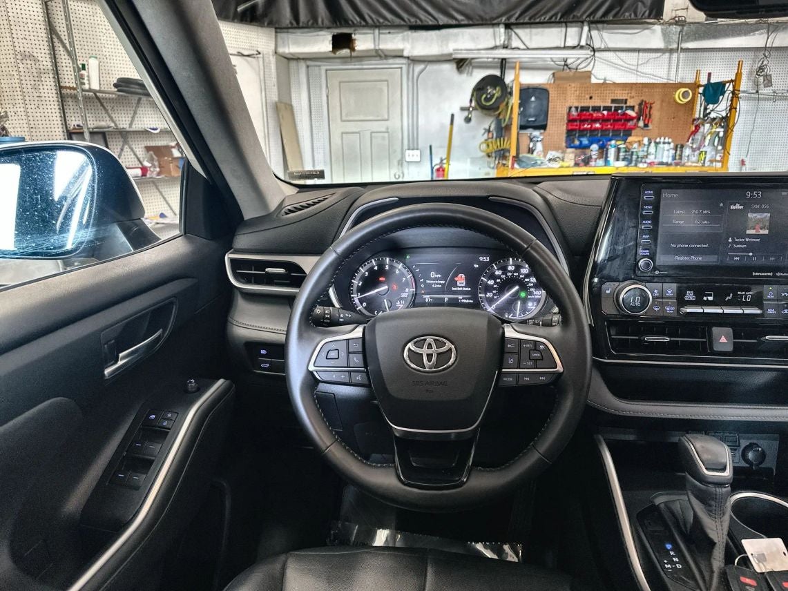 2020 Toyota Highlander XLE Sport Utility 4D