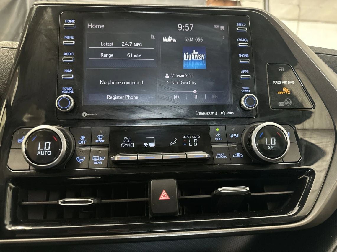2020 Toyota Highlander XLE Sport Utility 4D