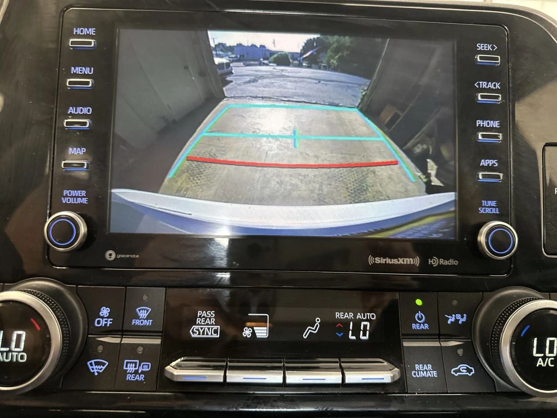 2020 Toyota Highlander XLE Sport Utility 4D