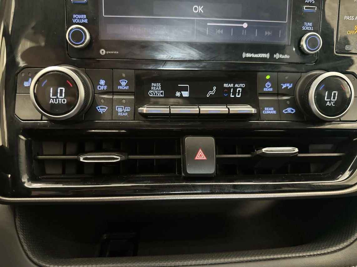 2020 Toyota Highlander XLE Sport Utility 4D