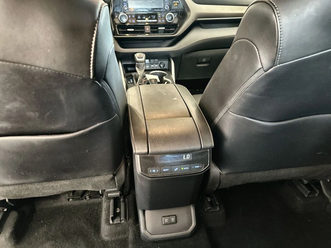 2020 Toyota Highlander XLE Sport Utility 4D