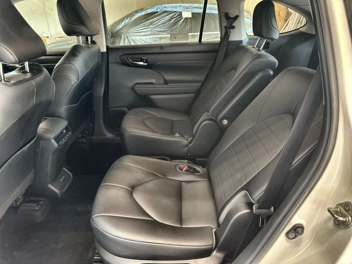 2020 Toyota Highlander XLE Sport Utility 4D