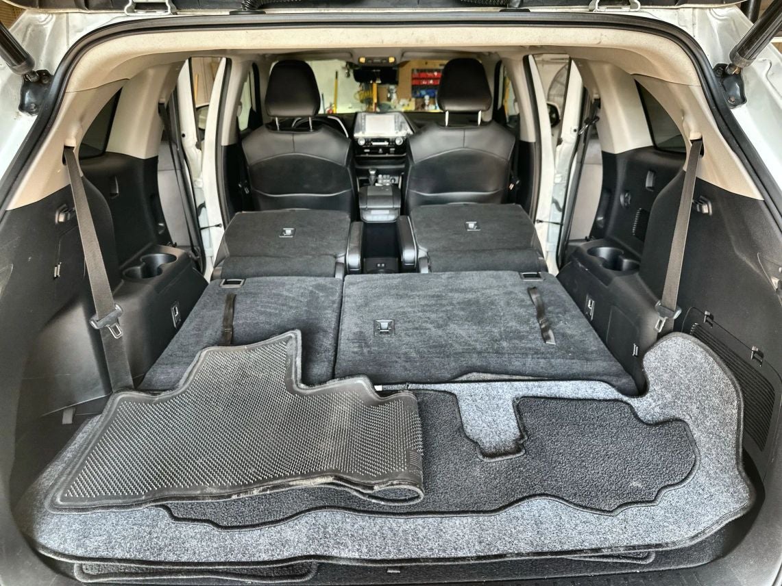 2020 Toyota Highlander XLE Sport Utility 4D