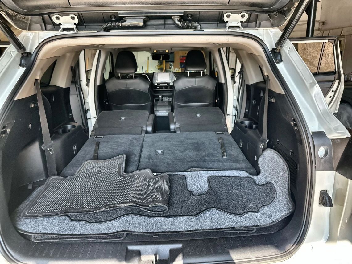 2020 Toyota Highlander XLE Sport Utility 4D