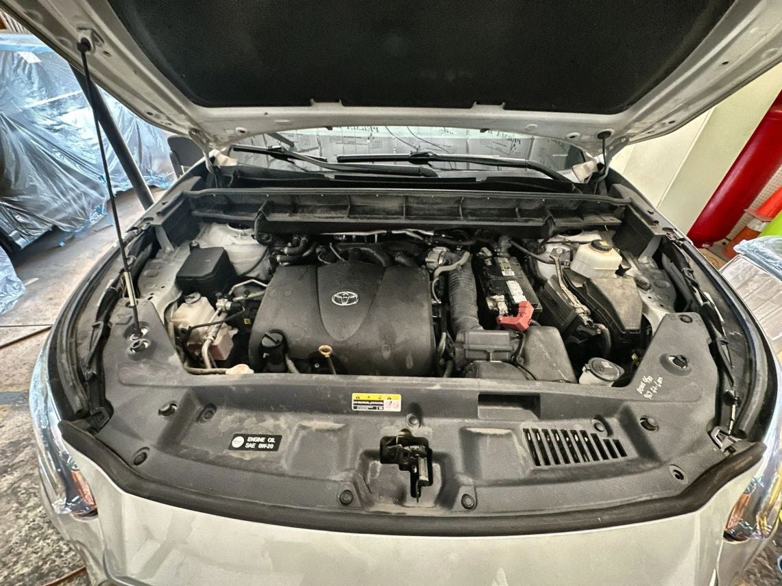 2020 Toyota Highlander XLE Sport Utility 4D