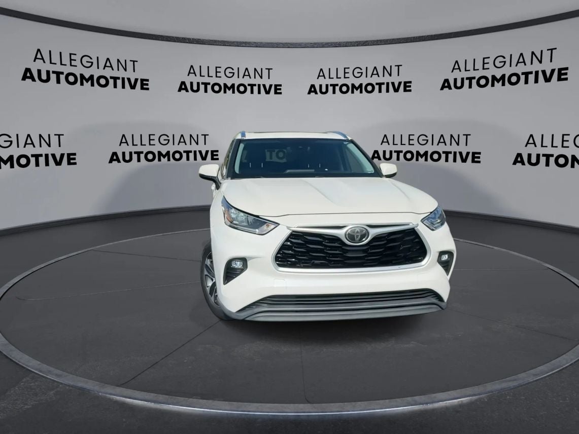 2020 Toyota Highlander XLE Sport Utility 4D