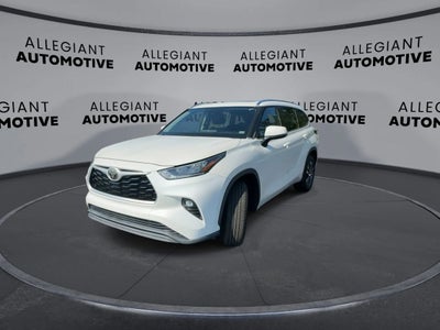 2020 Toyota Highlander XLE Sport Utility 4D