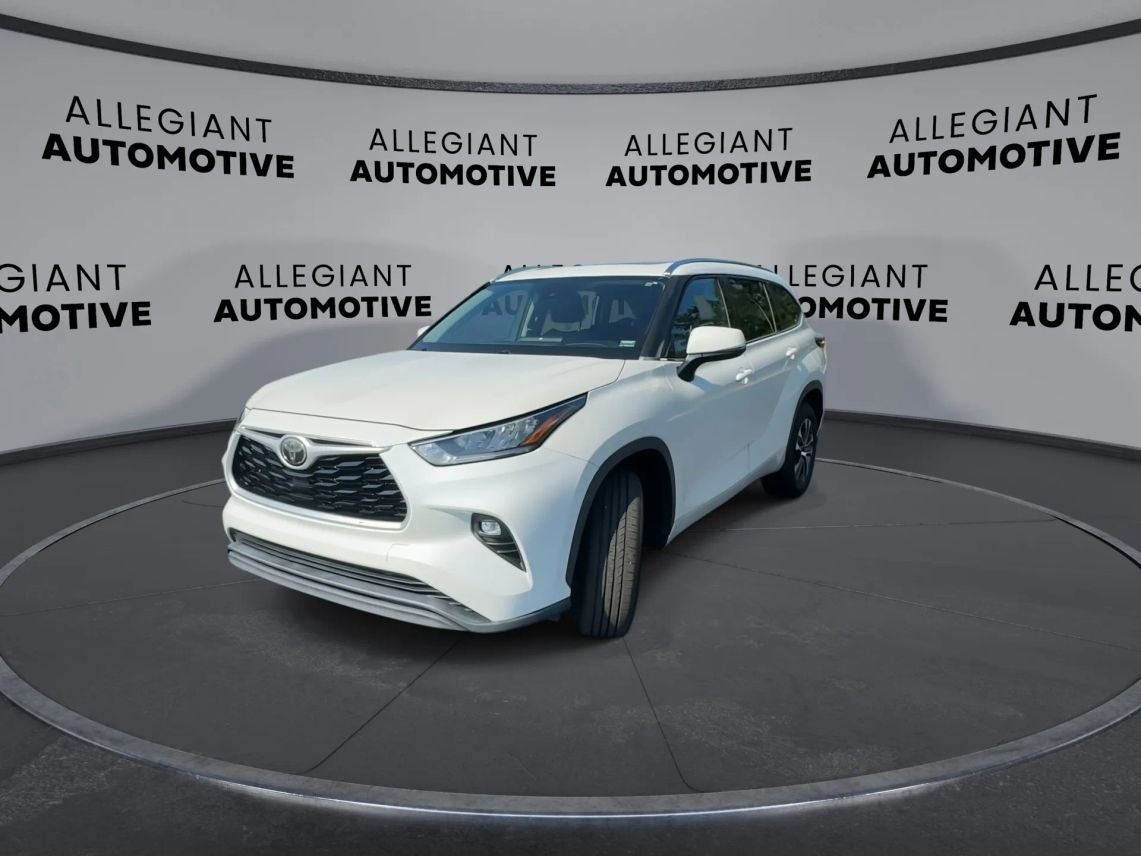 2020 Toyota Highlander XLE Sport Utility 4D