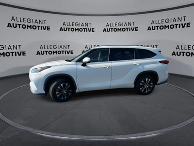 2020 Toyota Highlander XLE Sport Utility 4D
