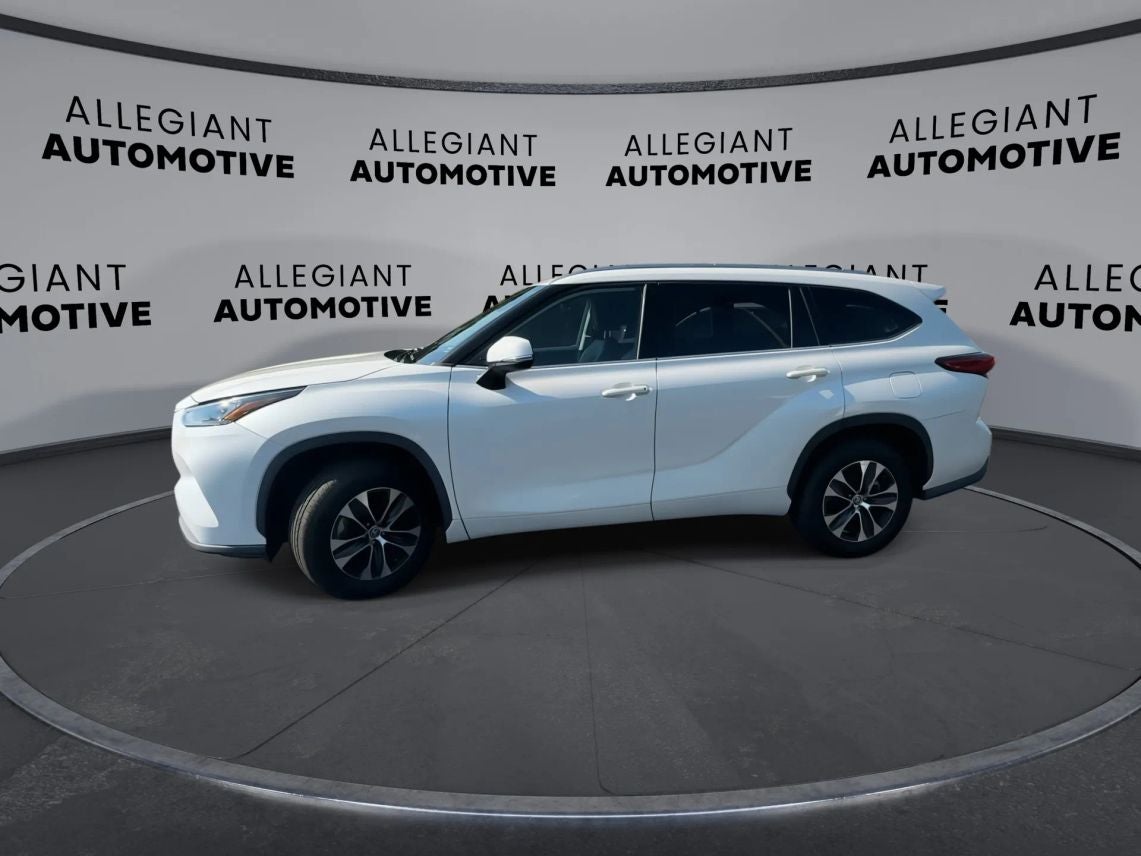 2020 Toyota Highlander XLE Sport Utility 4D