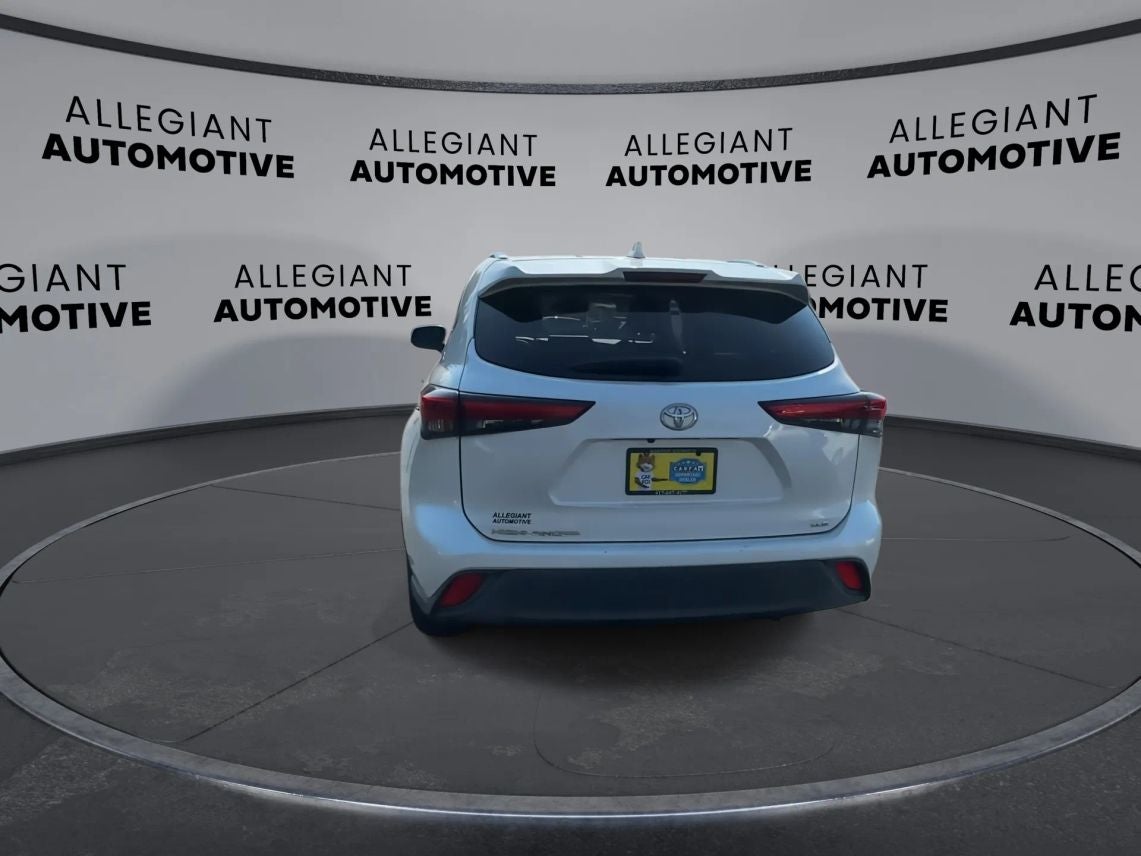 2020 Toyota Highlander XLE Sport Utility 4D