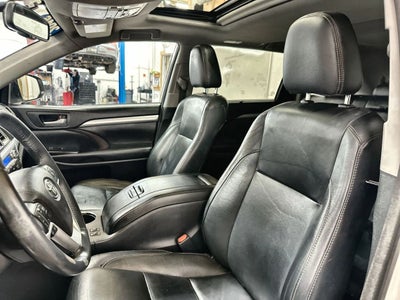 2016 Toyota Highlander XLE Sport Utility 4D