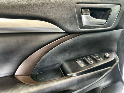 2016 Toyota Highlander XLE Sport Utility 4D