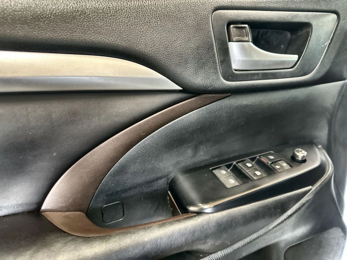 2016 Toyota Highlander XLE Sport Utility 4D