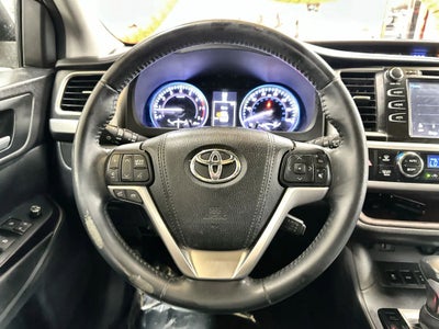 2016 Toyota Highlander XLE Sport Utility 4D