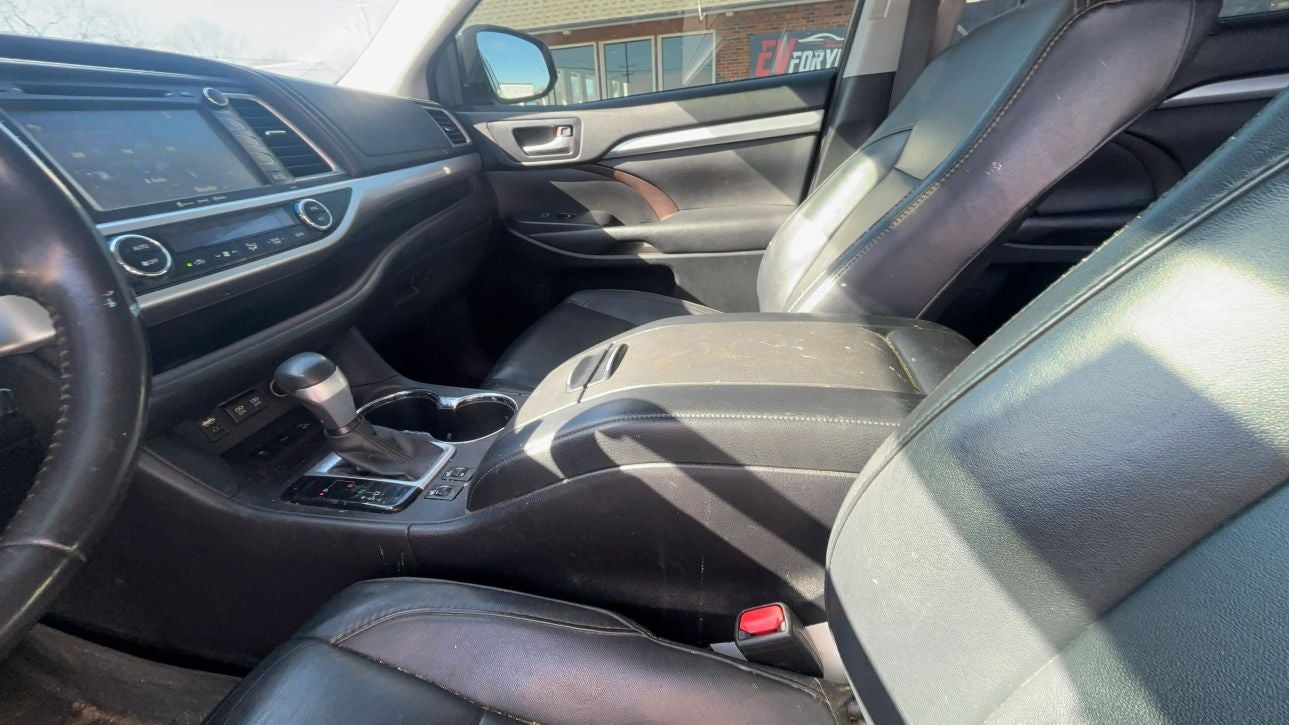 2017 Toyota Highlander XLE Sport Utility 4D