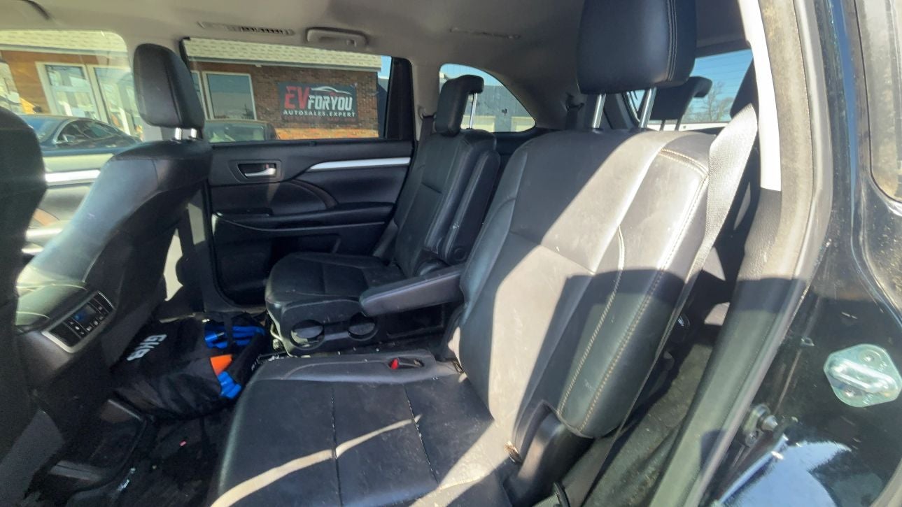 2017 Toyota Highlander XLE Sport Utility 4D