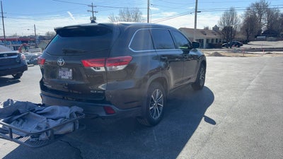 2017 Toyota Highlander XLE Sport Utility 4D
