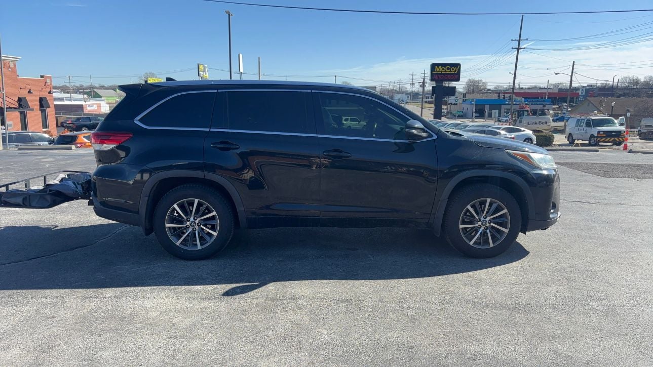 2017 Toyota Highlander XLE Sport Utility 4D