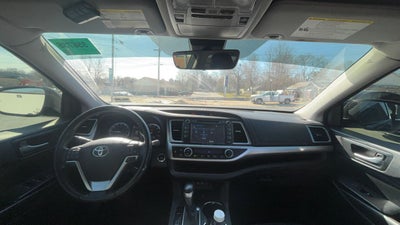 2017 Toyota Highlander XLE Sport Utility 4D