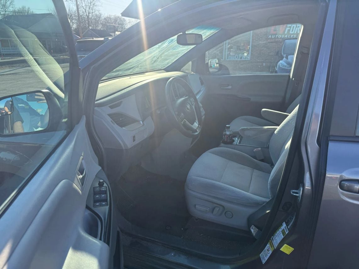 2015 Toyota Sienna LE Minivan 4D