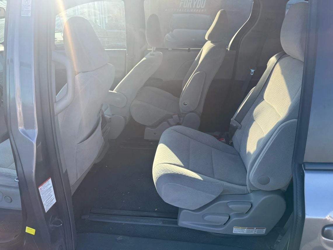 2015 Toyota Sienna LE Minivan 4D
