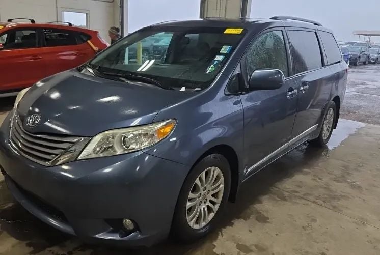 2016 Toyota Sienna XLE Premium Minivan 4D