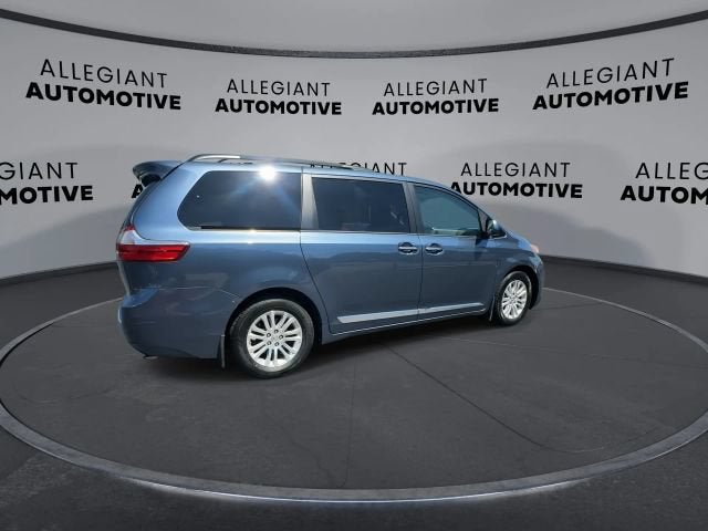 2016 Toyota Sienna XLE Premium Minivan 4D