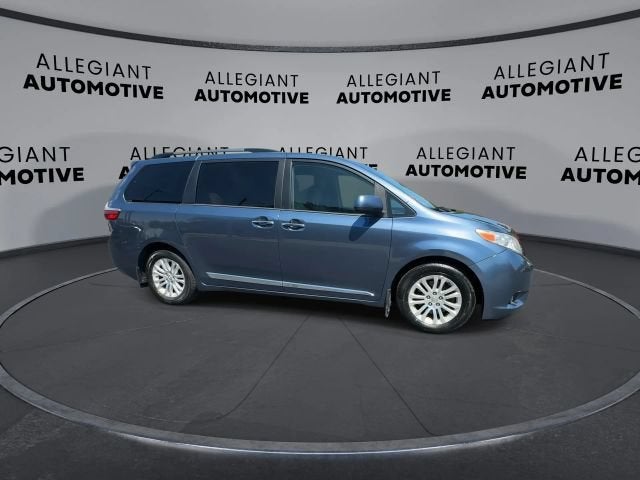 2016 Toyota Sienna XLE Premium Minivan 4D