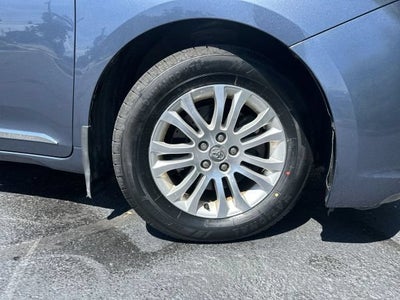 2016 Toyota Sienna XLE Premium Minivan 4D