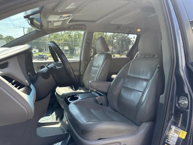 2016 Toyota Sienna XLE Premium Minivan 4D