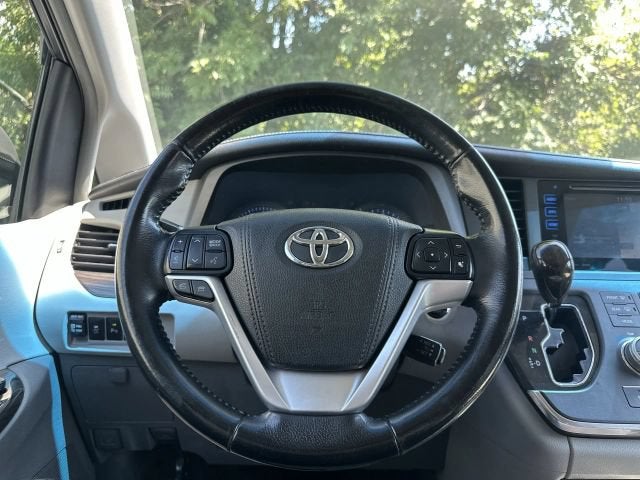 2016 Toyota Sienna XLE Premium Minivan 4D