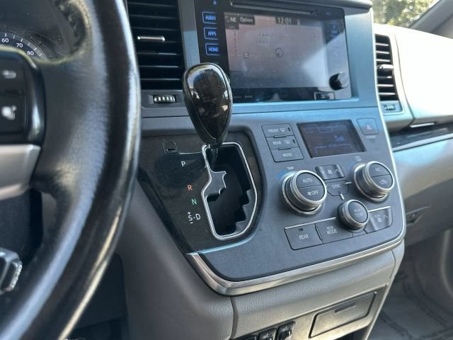 2016 Toyota Sienna XLE Premium Minivan 4D