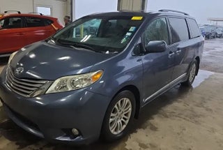 2016 Toyota Sienna XLE Premium Minivan 4D