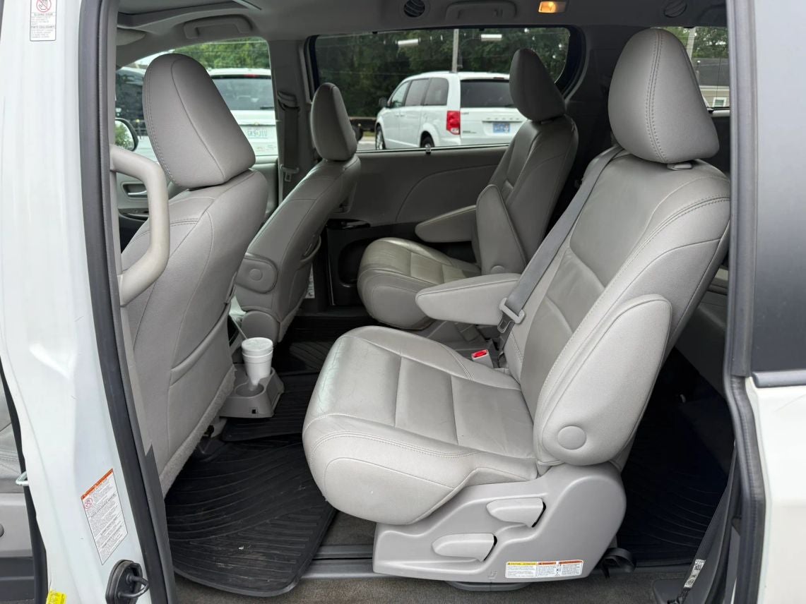 2017 Toyota Sienna XLE Minivan 4D