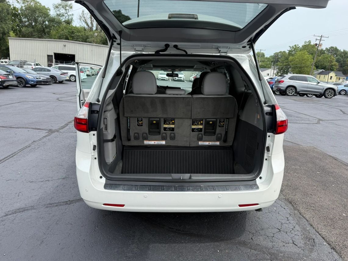 2017 Toyota Sienna XLE Minivan 4D