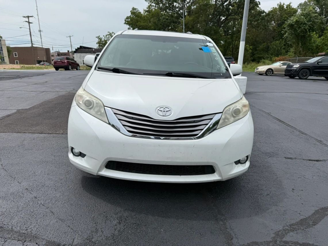 2017 Toyota Sienna XLE Minivan 4D
