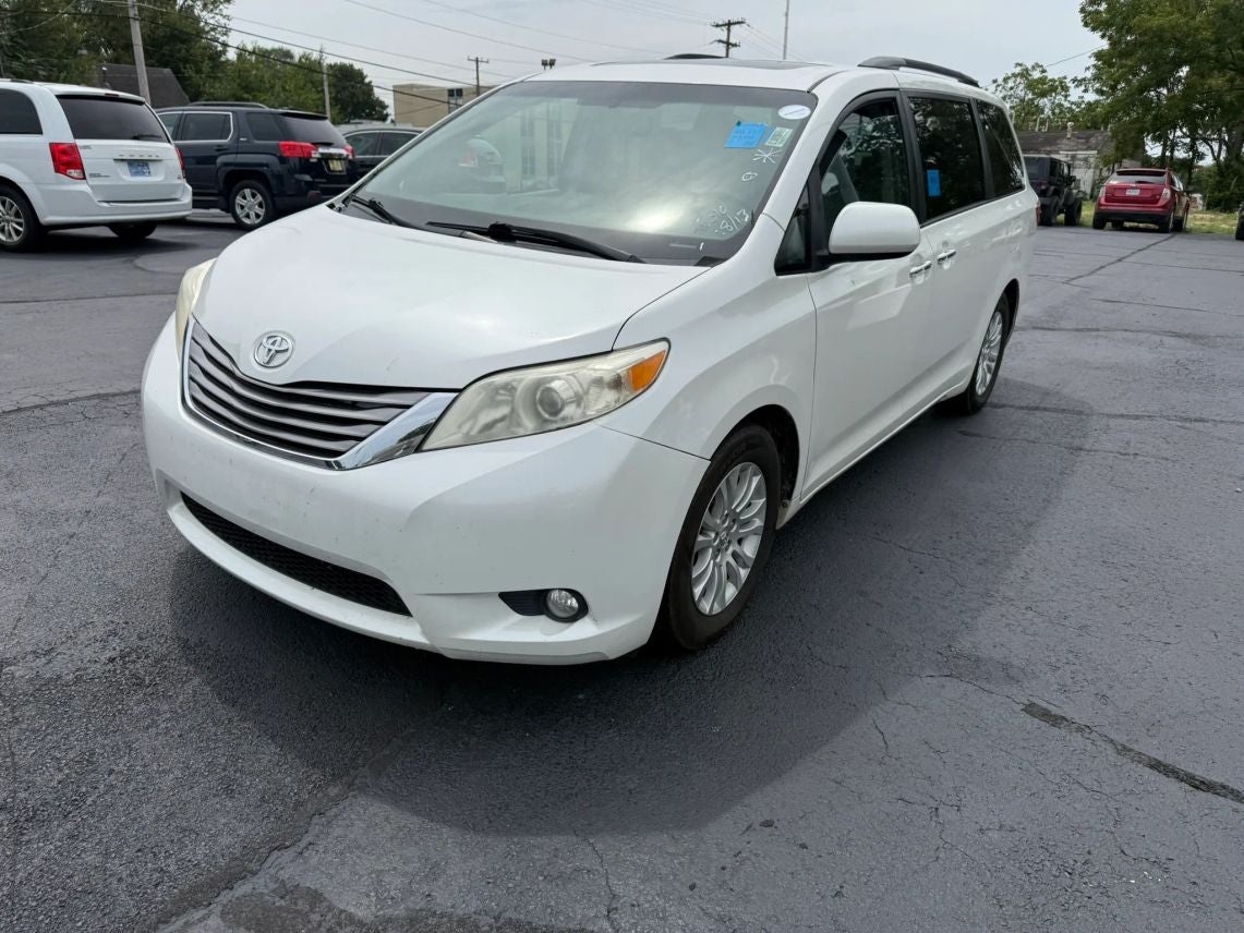 2017 Toyota Sienna XLE Minivan 4D